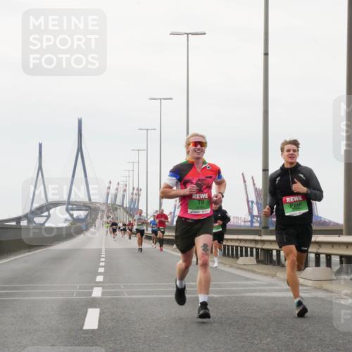 03.10.2025 - Köhlbrandbrückenlauf Matties Gatica Varas http://msf.ph/oto/9174352 03.10.2025 15:41:07 Position 3  meine-sportfotos.de