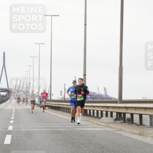 03.10.2025 - Köhlbrandbrückenlauf Matties Gatica Varas http://msf.ph/oto/9174353 03.10.2025 15:41:10 Position 3  meine-sportfotos.de