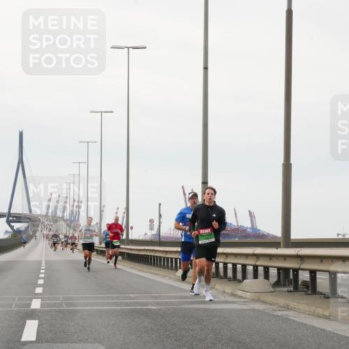 03.10.2025 - Köhlbrandbrückenlauf Matties Gatica Varas http://msf.ph/oto/9174354 03.10.2025 15:41:10 Position 3  meine-sportfotos.de