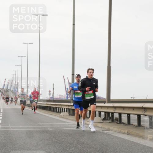 03.10.2025 - Köhlbrandbrückenlauf Matties Gatica Varas http://msf.ph/oto/9174356 03.10.2025 15:41:11 Position 3  meine-sportfotos.de