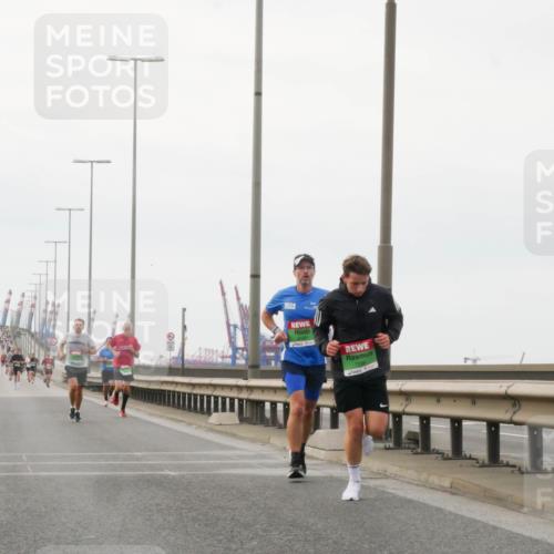 03.10.2025 - Köhlbrandbrückenlauf Matties Gatica Varas http://msf.ph/oto/9174357 03.10.2025 15:41:12 Position 3 24, 7286 meine-sportfotos.de