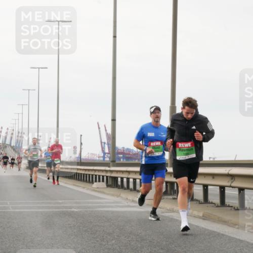 03.10.2025 - Köhlbrandbrückenlauf Matties Gatica Varas http://msf.ph/oto/9174358 03.10.2025 15:41:12 Position 3 24, 7286 meine-sportfotos.de