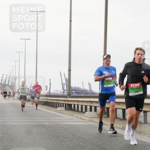 03.10.2025 - Köhlbrandbrückenlauf Matties Gatica Varas http://msf.ph/oto/9174359 03.10.2025 15:41:13 Position 3 24, 9590, 7286 meine-sportfotos.de