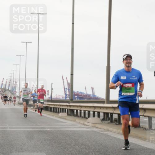 03.10.2025 - Köhlbrandbrückenlauf Matties Gatica Varas http://msf.ph/oto/9174360 03.10.2025 15:41:13 Position 3 24, 9590, 728 meine-sportfotos.de