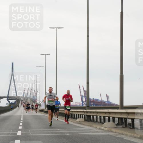 03.10.2025 - Köhlbrandbrückenlauf Matties Gatica Varas http://msf.ph/oto/9174363 03.10.2025 15:41:15 Position 3  meine-sportfotos.de