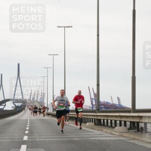 03.10.2025 - Köhlbrandbrückenlauf Matties Gatica Varas http://msf.ph/oto/9174364 03.10.2025 15:41:15 Position 3  meine-sportfotos.de