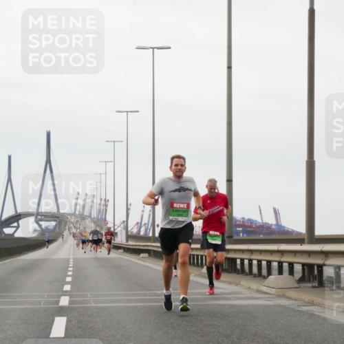 03.10.2025 - Köhlbrandbrückenlauf Matties Gatica Varas http://msf.ph/oto/9174368 03.10.2025 15:41:17 Position 3  meine-sportfotos.de