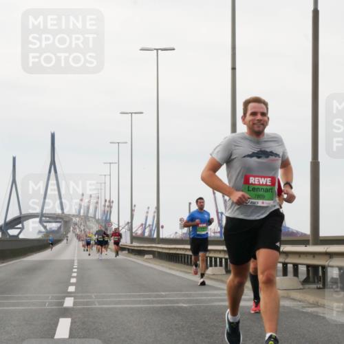 03.10.2025 - Köhlbrandbrückenlauf Matties Gatica Varas http://msf.ph/oto/9174371 03.10.2025 15:41:19 Position 3 7809 meine-sportfotos.de