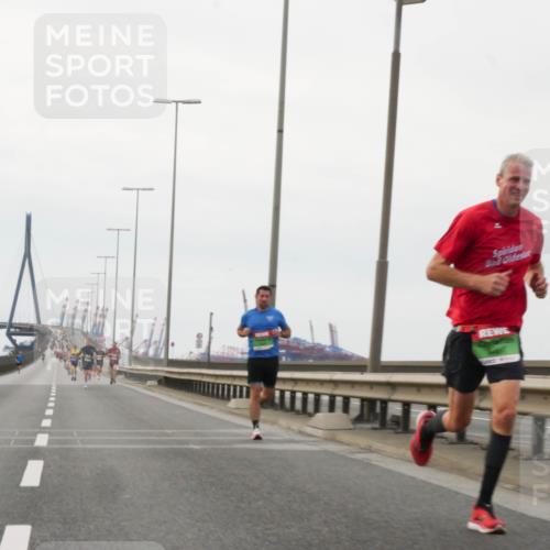 03.10.2025 - Köhlbrandbrückenlauf Matties Gatica Varas http://msf.ph/oto/9174373 03.10.2025 15:41:20 Position 3  meine-sportfotos.de