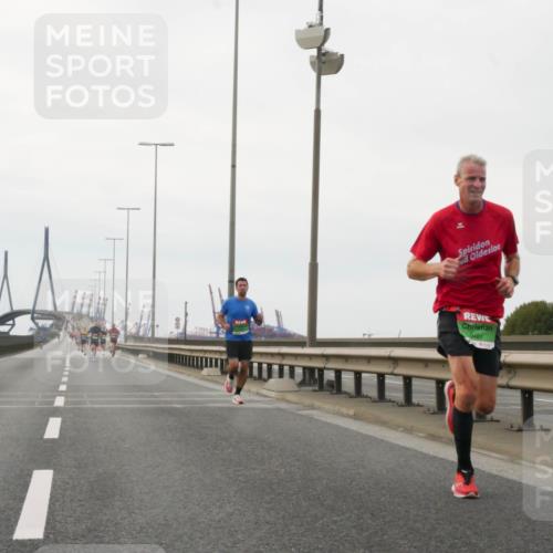 03.10.2025 - Köhlbrandbrückenlauf Matties Gatica Varas http://msf.ph/oto/9174374 03.10.2025 15:41:21 Position 3 9481 meine-sportfotos.de