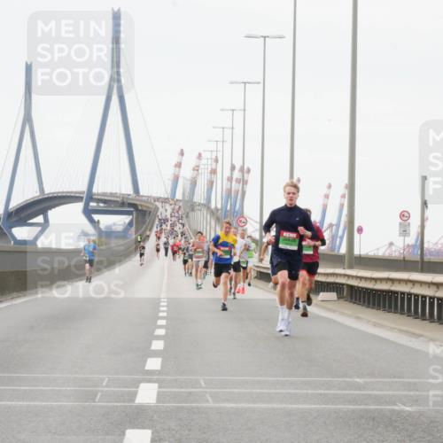 03.10.2025 - Köhlbrandbrückenlauf Matties Gatica Varas http://msf.ph/oto/9174378 03.10.2025 15:41:27 Position 3  meine-sportfotos.de