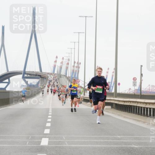 03.10.2025 - Köhlbrandbrückenlauf Matties Gatica Varas http://msf.ph/oto/9174379 03.10.2025 15:41:27 Position 3  meine-sportfotos.de
