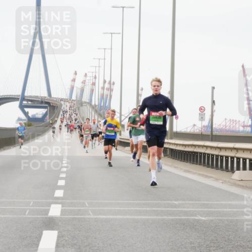 03.10.2025 - Köhlbrandbrückenlauf Matties Gatica Varas http://msf.ph/oto/9174381 03.10.2025 15:41:28 Position 3  meine-sportfotos.de