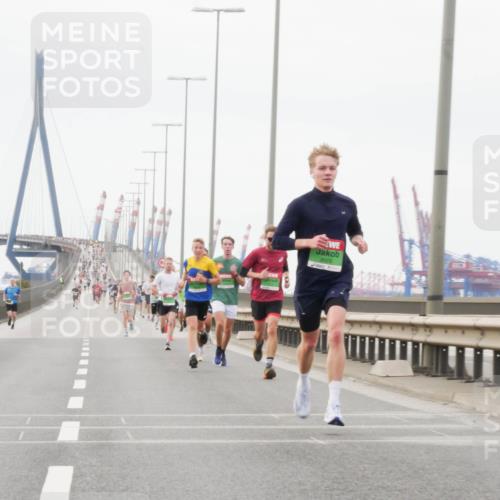 03.10.2025 - Köhlbrandbrückenlauf Matties Gatica Varas http://msf.ph/oto/9174386 03.10.2025 15:41:31 Position 3 8920 meine-sportfotos.de