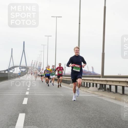 03.10.2025 - Köhlbrandbrückenlauf Matties Gatica Varas http://msf.ph/oto/9174389 03.10.2025 15:41:32 Position 3  meine-sportfotos.de