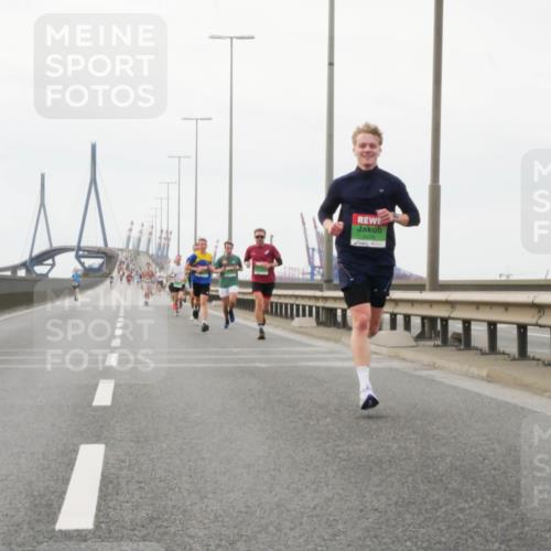 03.10.2025 - Köhlbrandbrückenlauf Matties Gatica Varas http://msf.ph/oto/9174390 03.10.2025 15:41:33 Position 3 8920 meine-sportfotos.de