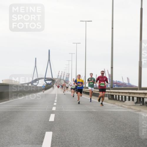03.10.2025 - Köhlbrandbrückenlauf Matties Gatica Varas http://msf.ph/oto/9174391 03.10.2025 15:41:34 Position 3  meine-sportfotos.de