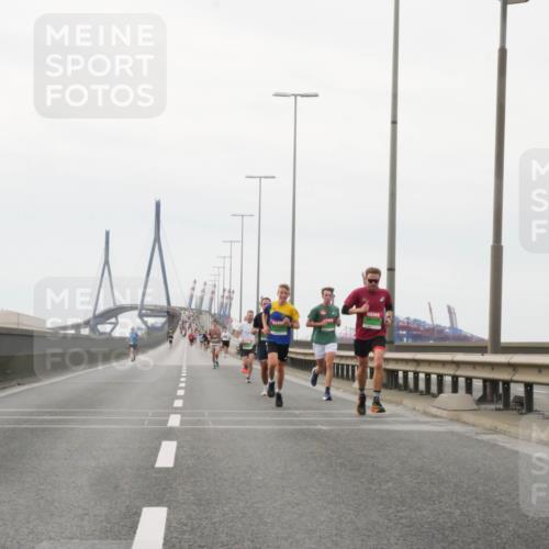 03.10.2025 - Köhlbrandbrückenlauf Matties Gatica Varas http://msf.ph/oto/9174392 03.10.2025 15:41:34 Position 3  meine-sportfotos.de