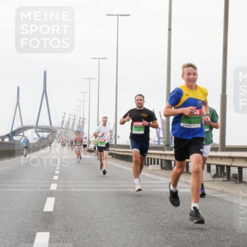 03.10.2025 - Köhlbrandbrückenlauf Matties Gatica Varas http://msf.ph/oto/9174399 03.10.2025 15:41:38 Position 3 8872 meine-sportfotos.de