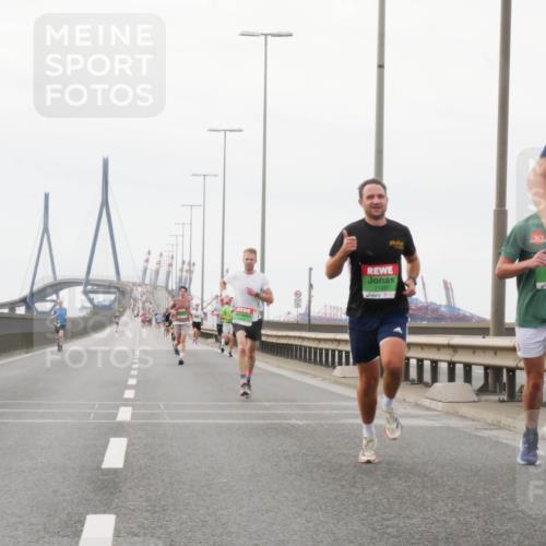 03.10.2025 - Köhlbrandbrückenlauf Matties Gatica Varas http://msf.ph/oto/9174401 03.10.2025 15:41:39 Position 3 7123, 7012, 8872 meine-sportfotos.de
