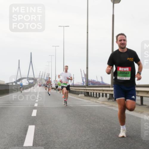03.10.2025 - Köhlbrandbrückenlauf Matties Gatica Varas http://msf.ph/oto/9174404 03.10.2025 15:41:40 Position 3 123 meine-sportfotos.de