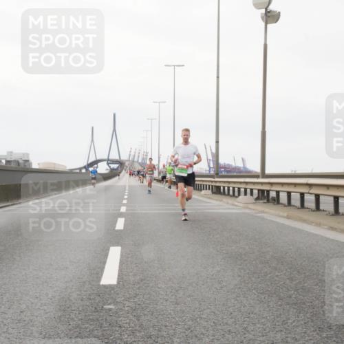 03.10.2025 - Köhlbrandbrückenlauf Matties Gatica Varas http://msf.ph/oto/9174406 03.10.2025 15:41:41 Position 3  meine-sportfotos.de