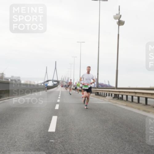 03.10.2025 - Köhlbrandbrückenlauf Matties Gatica Varas http://msf.ph/oto/9174407 03.10.2025 15:41:41 Position 3  meine-sportfotos.de