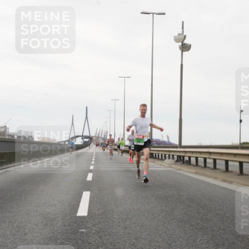 03.10.2025 - Köhlbrandbrückenlauf Matties Gatica Varas http://msf.ph/oto/9174408 03.10.2025 15:41:42 Position 3  meine-sportfotos.de