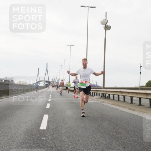 03.10.2025 - Köhlbrandbrückenlauf Matties Gatica Varas http://msf.ph/oto/9174409 03.10.2025 15:41:42 Position 3  meine-sportfotos.de