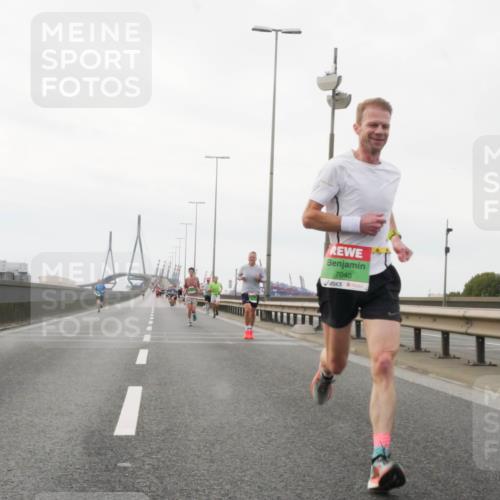 03.10.2025 - Köhlbrandbrückenlauf Matties Gatica Varas http://msf.ph/oto/9174411 03.10.2025 15:41:43 Position 3 7040 meine-sportfotos.de