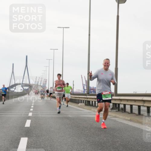 03.10.2025 - Köhlbrandbrückenlauf Matties Gatica Varas http://msf.ph/oto/9174412 03.10.2025 15:41:45 Position 3  meine-sportfotos.de
