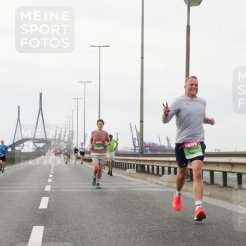 03.10.2025 - Köhlbrandbrückenlauf Matties Gatica Varas http://msf.ph/oto/9174413 03.10.2025 15:41:46 Position 3 993 meine-sportfotos.de