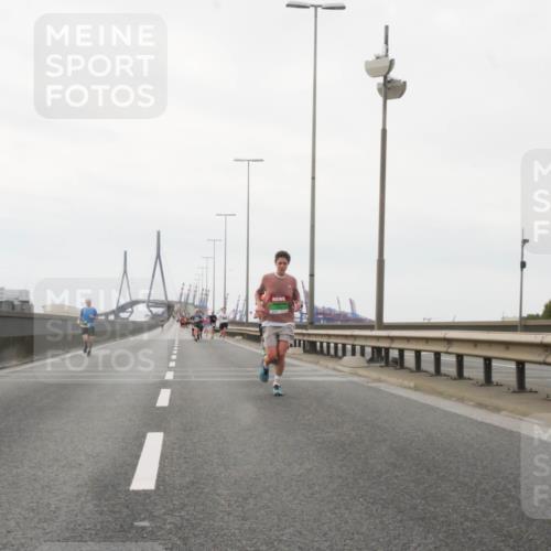 03.10.2025 - Köhlbrandbrückenlauf Matties Gatica Varas http://msf.ph/oto/9174416 03.10.2025 15:41:47 Position 3  meine-sportfotos.de