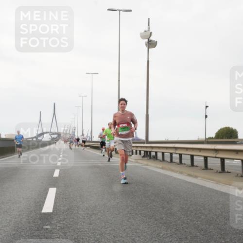 03.10.2025 - Köhlbrandbrückenlauf Matties Gatica Varas http://msf.ph/oto/9174418 03.10.2025 15:41:48 Position 3  meine-sportfotos.de