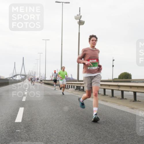 03.10.2025 - Köhlbrandbrückenlauf Matties Gatica Varas http://msf.ph/oto/9174420 03.10.2025 15:41:49 Position 3 100 meine-sportfotos.de