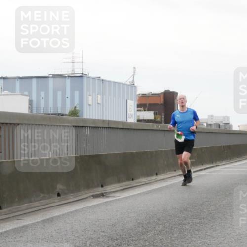 03.10.2025 - Köhlbrandbrückenlauf Matties Gatica Varas http://msf.ph/oto/9174425 03.10.2025 15:41:52 Position 3  meine-sportfotos.de