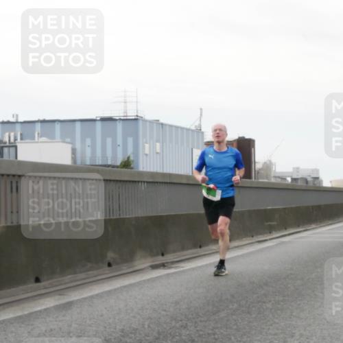 03.10.2025 - Köhlbrandbrückenlauf Matties Gatica Varas http://msf.ph/oto/9174427 03.10.2025 15:41:53 Position 3  meine-sportfotos.de