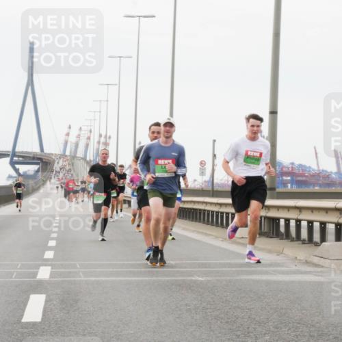 03.10.2025 - Köhlbrandbrückenlauf Matties Gatica Varas http://msf.ph/oto/9174428 03.10.2025 15:41:57 Position 3  meine-sportfotos.de