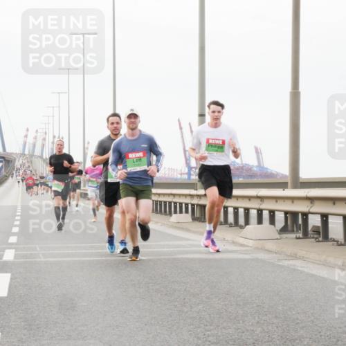 03.10.2025 - Köhlbrandbrückenlauf Matties Gatica Varas http://msf.ph/oto/9174430 03.10.2025 15:41:58 Position 3 7197 meine-sportfotos.de