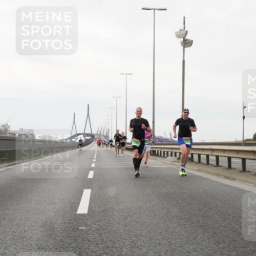 03.10.2025 - Köhlbrandbrückenlauf Matties Gatica Varas http://msf.ph/oto/9174435 03.10.2025 15:42:03 Position 3  meine-sportfotos.de