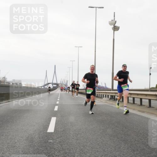 03.10.2025 - Köhlbrandbrückenlauf Matties Gatica Varas http://msf.ph/oto/9174436 03.10.2025 15:42:04 Position 3  meine-sportfotos.de