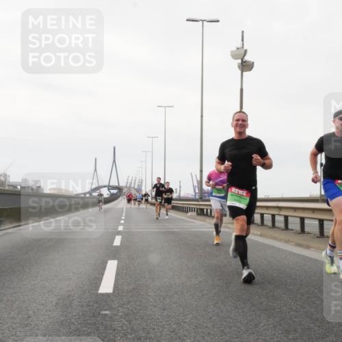 03.10.2025 - Köhlbrandbrückenlauf Matties Gatica Varas http://msf.ph/oto/9174438 03.10.2025 15:42:05 Position 3  meine-sportfotos.de