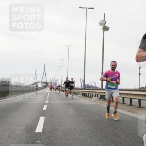 03.10.2025 - Köhlbrandbrückenlauf Matties Gatica Varas http://msf.ph/oto/9174440 03.10.2025 15:42:06 Position 3 9559 meine-sportfotos.de