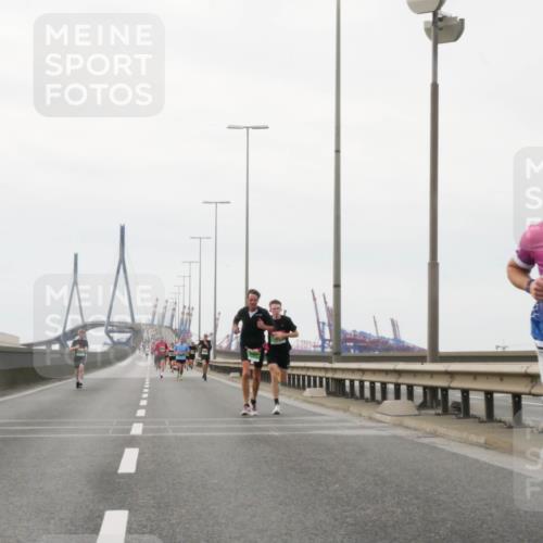 03.10.2025 - Köhlbrandbrückenlauf Matties Gatica Varas http://msf.ph/oto/9174441 03.10.2025 15:42:06 Position 3 7053 meine-sportfotos.de