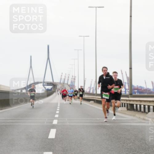 03.10.2025 - Köhlbrandbrückenlauf Matties Gatica Varas http://msf.ph/oto/9174443 03.10.2025 15:42:07 Position 3  meine-sportfotos.de