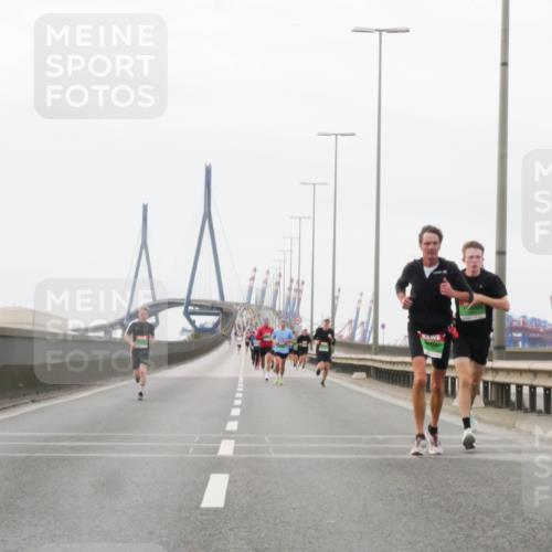 03.10.2025 - Köhlbrandbrückenlauf Matties Gatica Varas http://msf.ph/oto/9174444 03.10.2025 15:42:07 Position 3  meine-sportfotos.de
