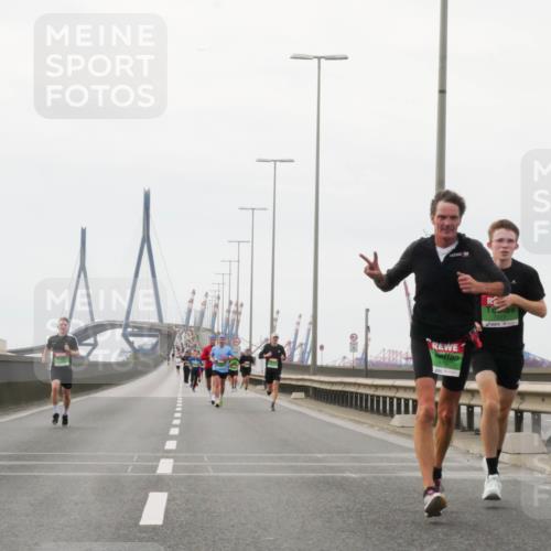 03.10.2025 - Köhlbrandbrückenlauf Matties Gatica Varas http://msf.ph/oto/9174447 03.10.2025 15:42:09 Position 3  meine-sportfotos.de