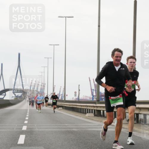 03.10.2025 - Köhlbrandbrückenlauf Matties Gatica Varas http://msf.ph/oto/9174448 03.10.2025 15:42:09 Position 3 7170 meine-sportfotos.de