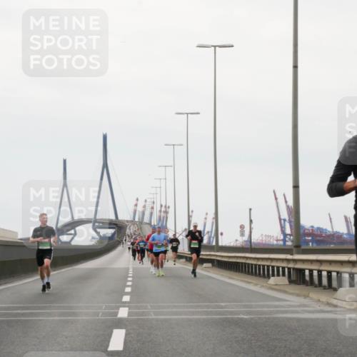 03.10.2025 - Köhlbrandbrückenlauf Matties Gatica Varas http://msf.ph/oto/9174449 03.10.2025 15:42:10 Position 3 7172 meine-sportfotos.de