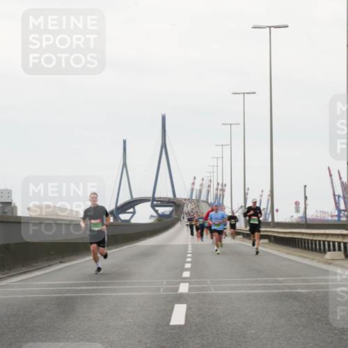 03.10.2025 - Köhlbrandbrückenlauf Matties Gatica Varas http://msf.ph/oto/9174450 03.10.2025 15:42:10 Position 3  meine-sportfotos.de